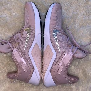 Women’s Nike Legend Essential Sneakers size 11